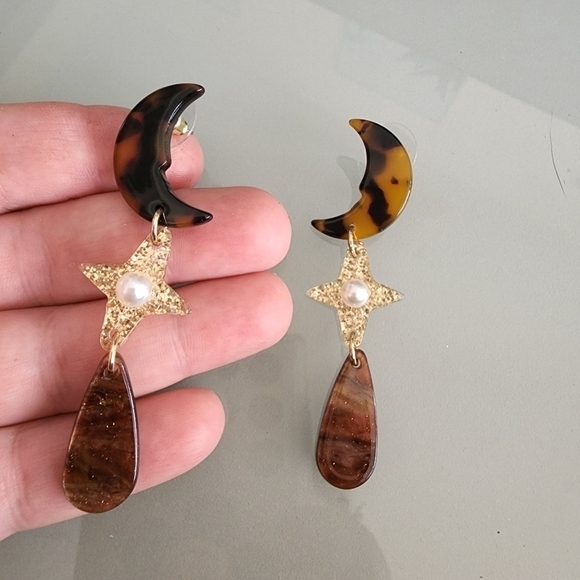 NEW Tortoise Crescent Moon Gold Star Pearl Dangle Earrings - Picture 7 of 8